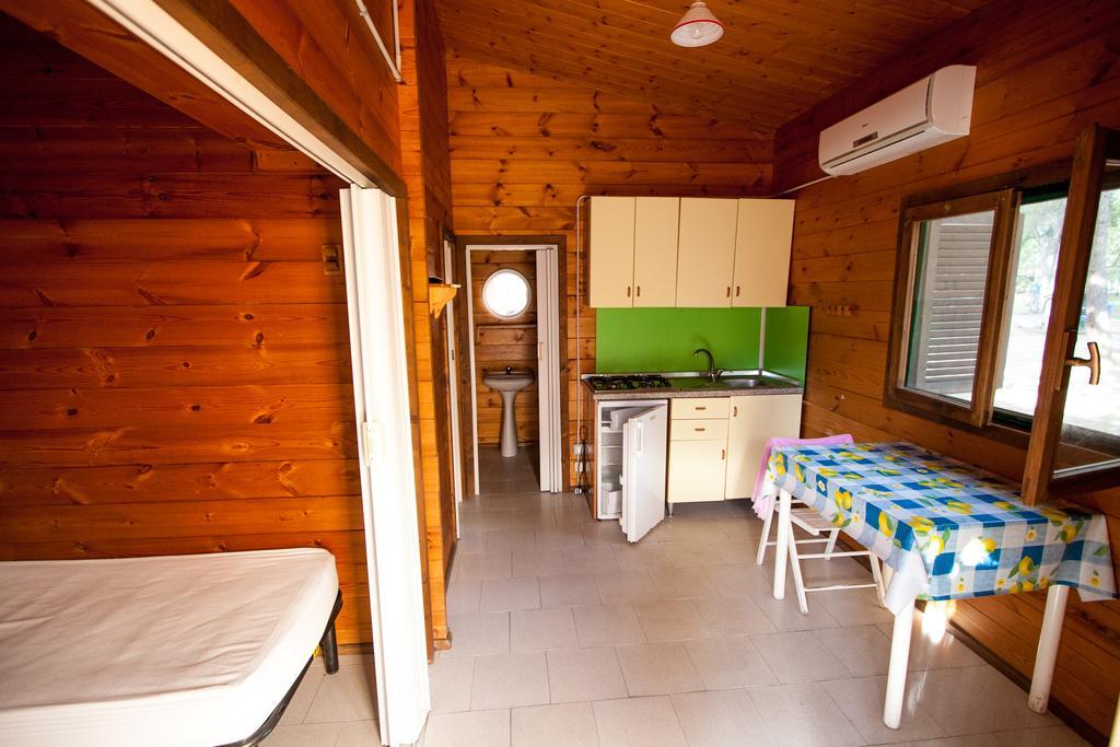 Villaggio Camping Uria Foce Varano Extérieur photo